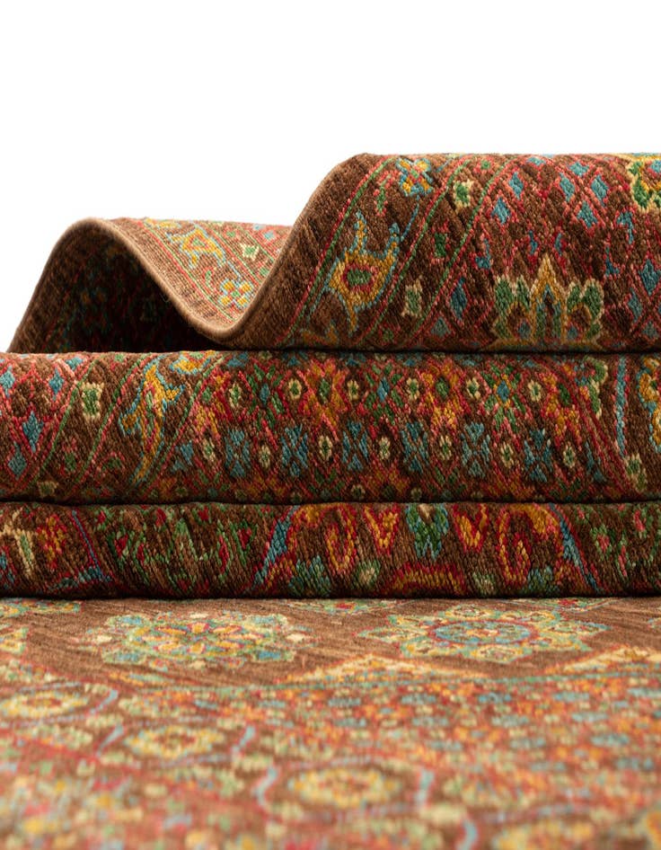 Detail image of 5' 7 x 7' 6 Amina Rug