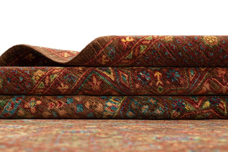 Detail image of 5' 7 x 7' 9 Amina Rug