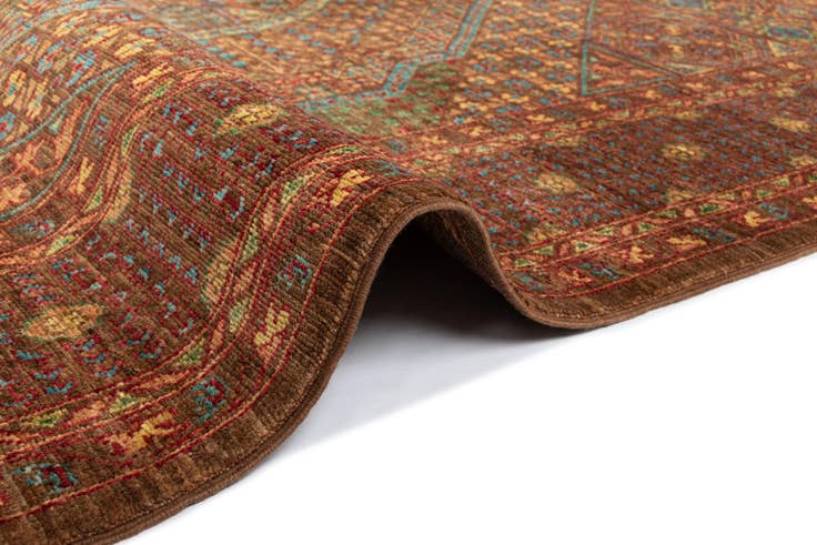 Detail image of 5' 7 x 7' 9 Amina Rug