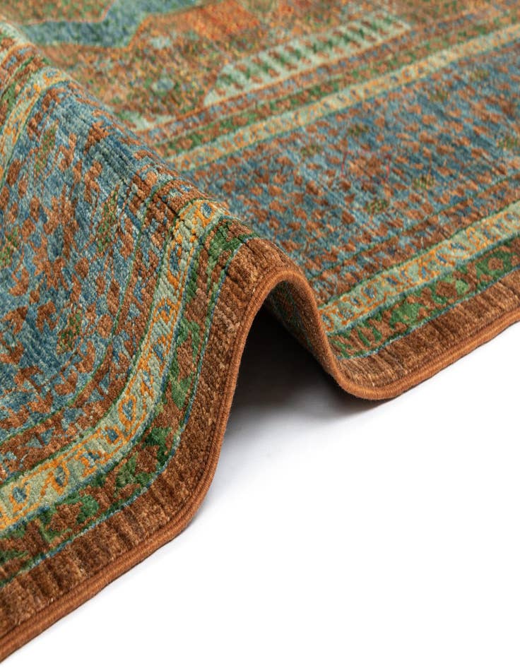 Detail image of 5' 10 x 8' Amina Rug