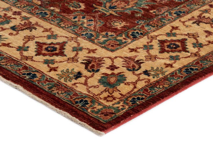 Detail image of 5' 5 x 7' 9 Sara Rug