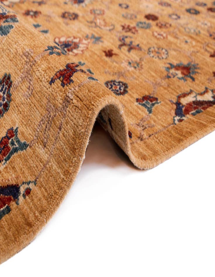 Detail image of 5' 8 x 7' 11 Sara Rug