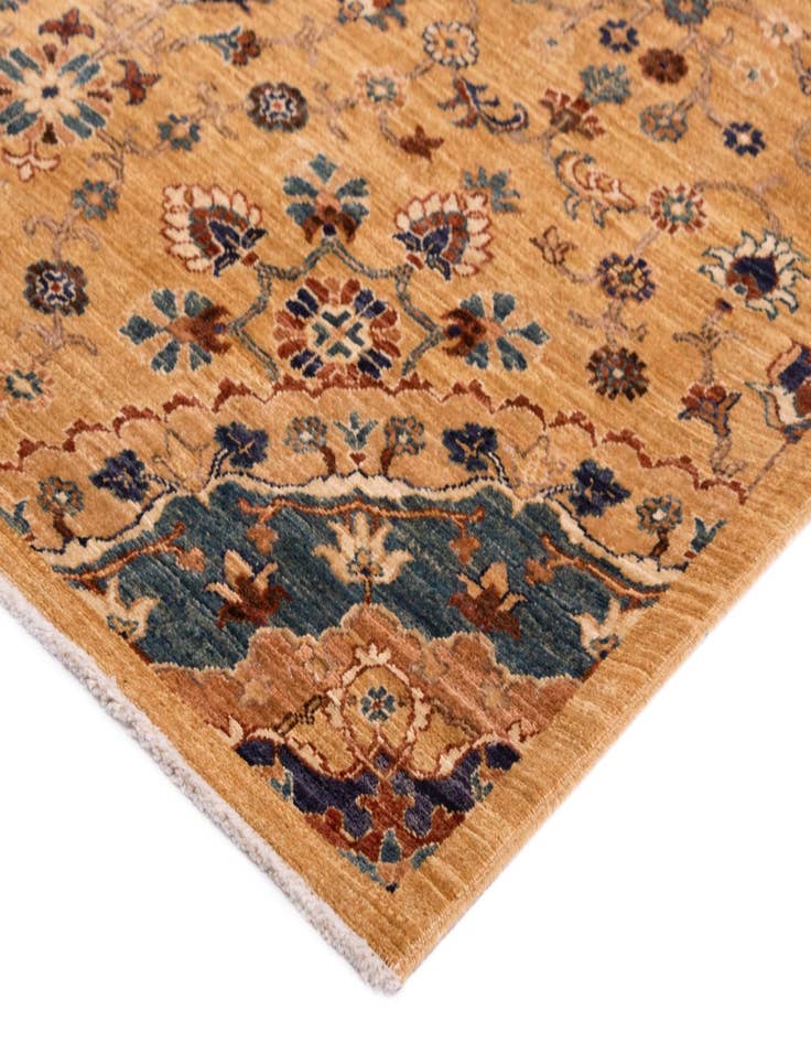 Detail image of 5' 8 x 7' 11 Serapi Rug