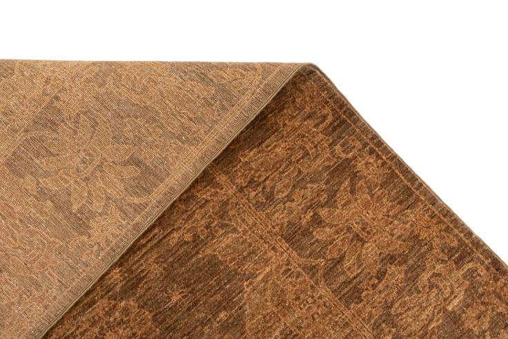 Detail image of 5' 8 x 7' 8 Ziegler Rug