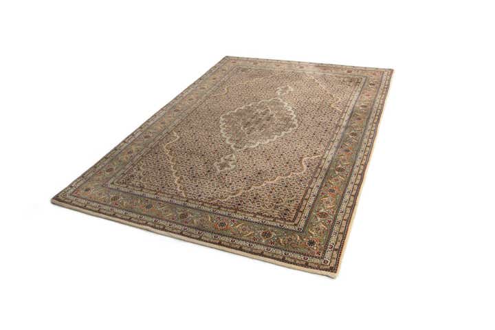 4' 9 x 6' 9 Tabriz Mahi Rug