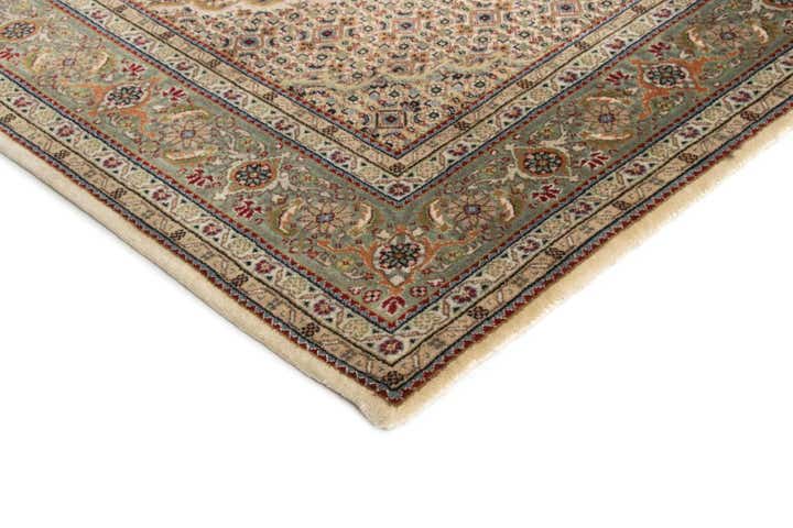 4' 9 x 6' 9 Tabriz Mahi Rug