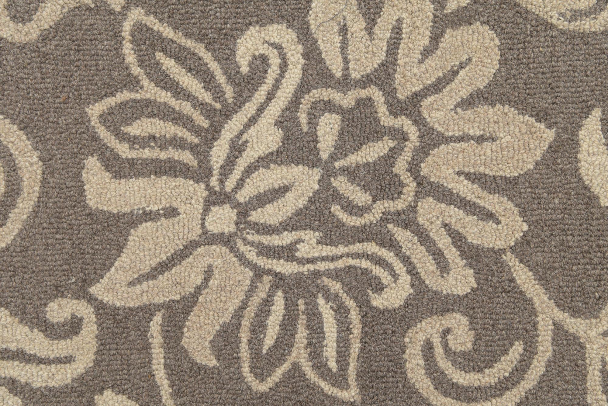 5' 1 x 8' Agra Wool Rug