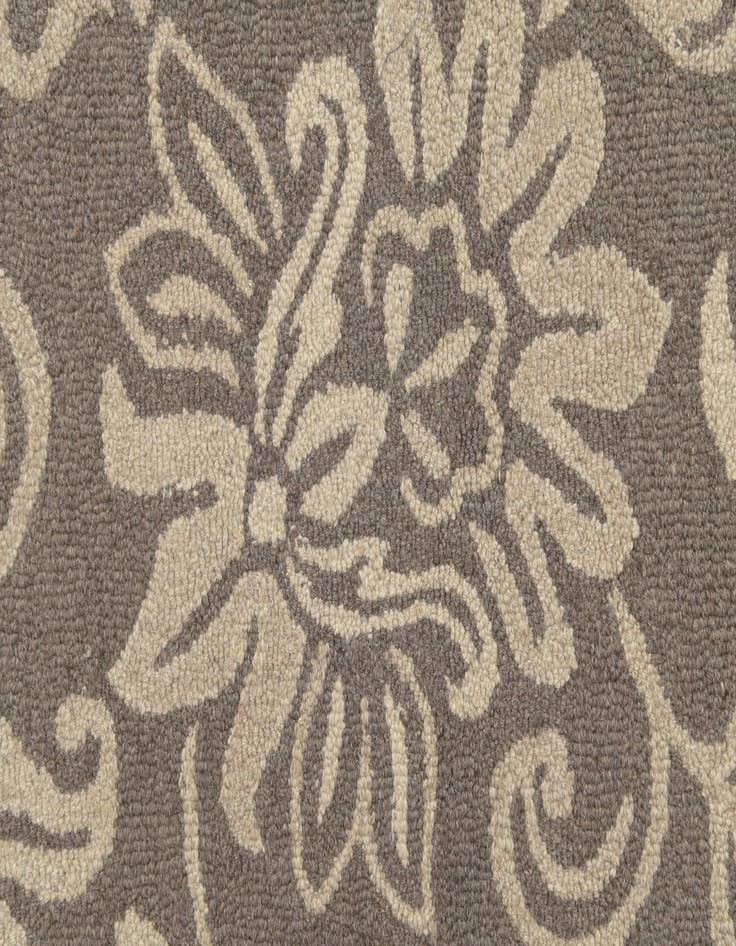 Detail image of 5' 1 x 8' Agra Wool Rug
