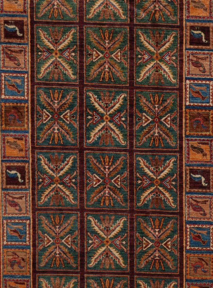 Detail image of 6' 8 x 9' 10 Hand Knotted Bakhtiar Rug