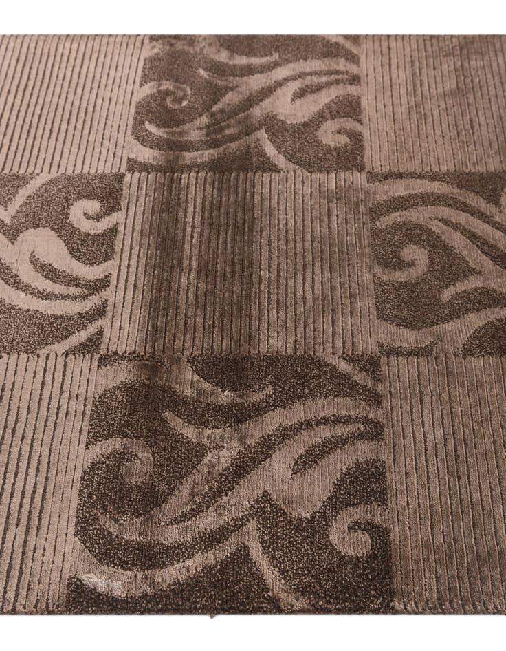 Detail image of 2' 8 x 4' 11  Hand Knotted Darya Wool Rug