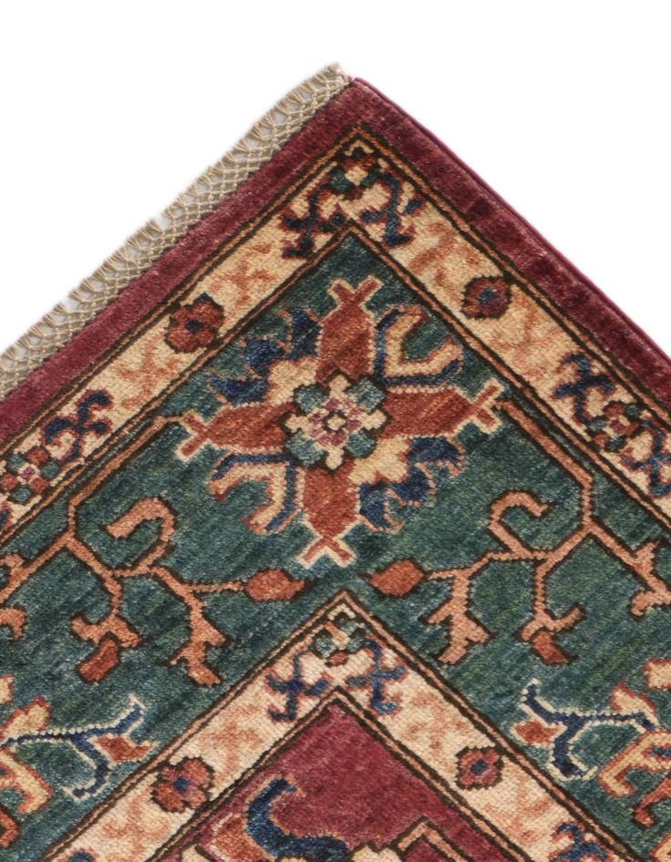 Detail image of 5' 9 x 7' 10 Hand Knotted Heriz Rug