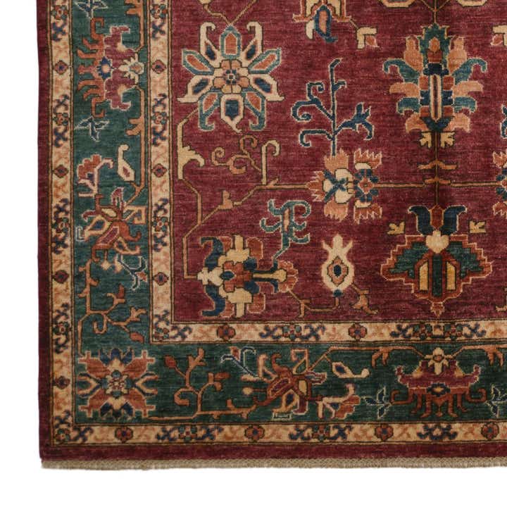 5' 9 x 7' 10 Hand Knotted Heriz Rug