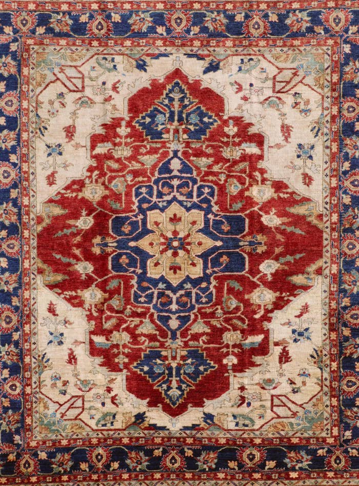 Detail image of 8' 2 x 9' 11 Hand Knotted Heriz Rug