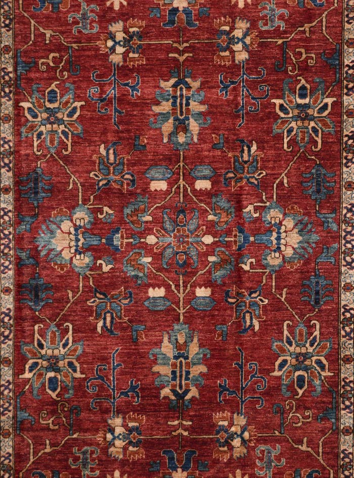Detail image of 6' 7 x 9' 10 Hand Knotted Heriz Rug