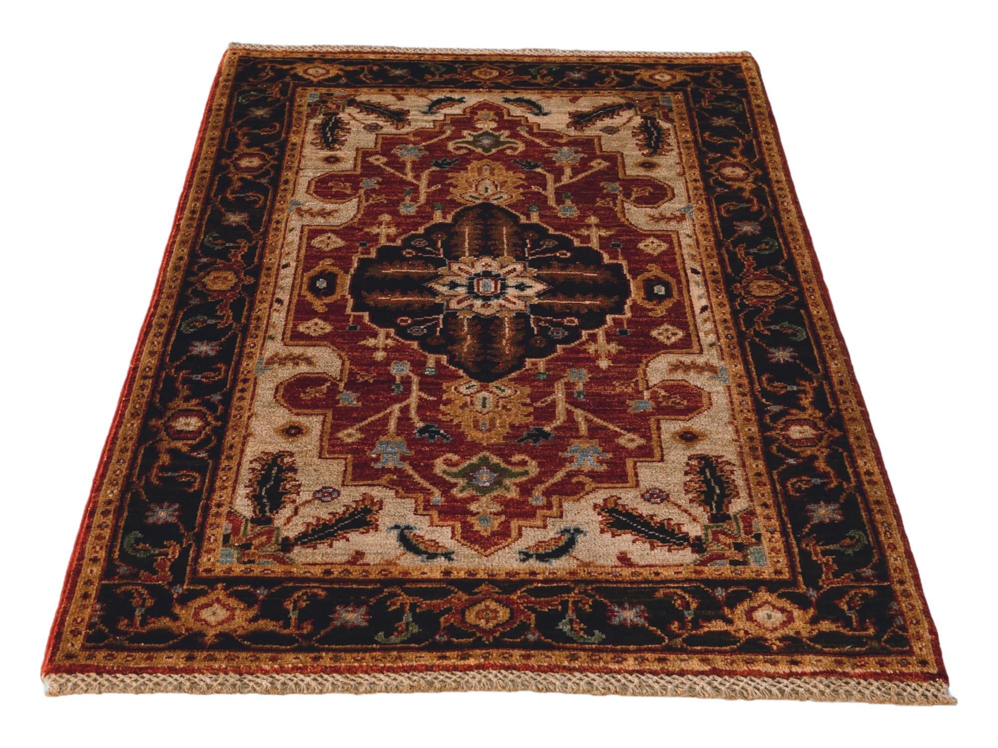2' 9 x 4' Hand Knotted Heriz Rug