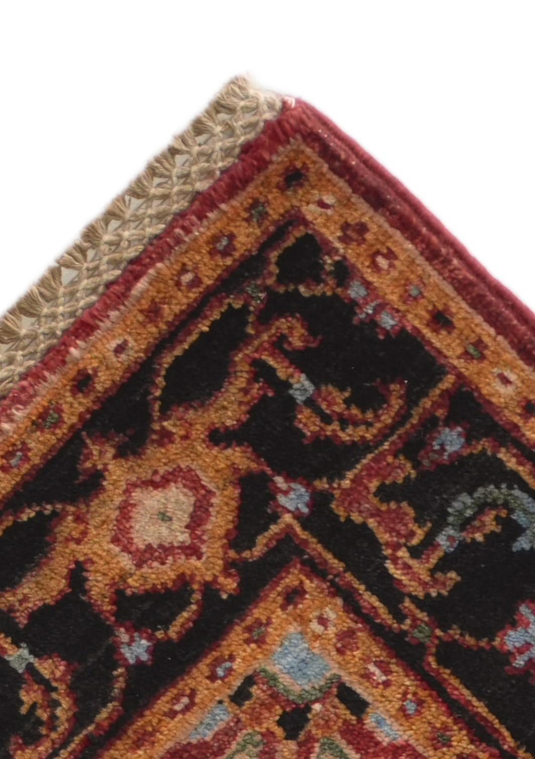 2' 9 x 4' Hand Knotted Heriz Rug