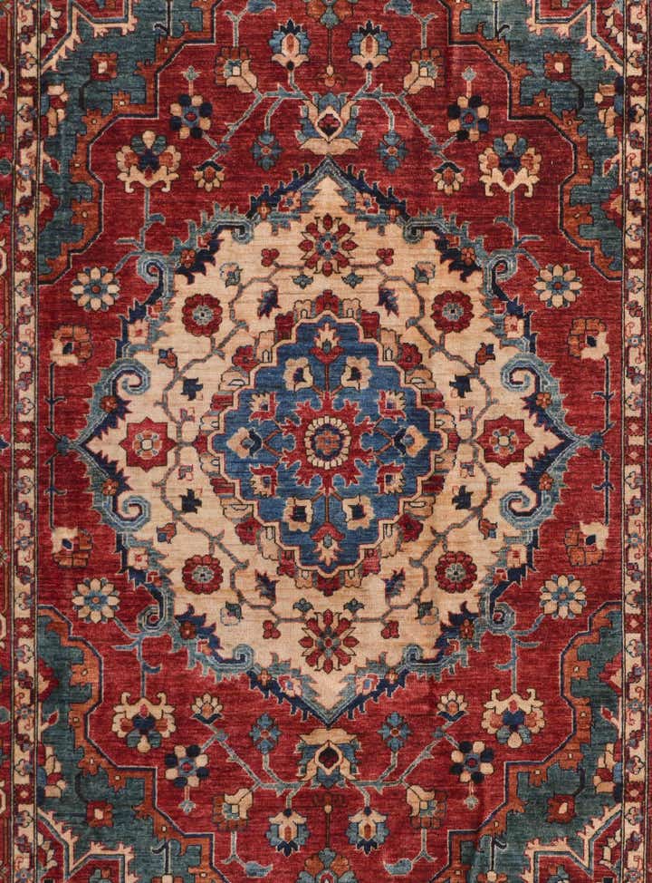 6' 9 x 10' Hand Knotted Heriz Rug