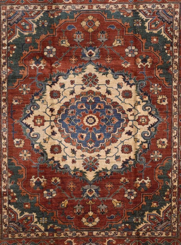 Detail image of 8' 2 x 10' Hand Knotted Heriz Rug