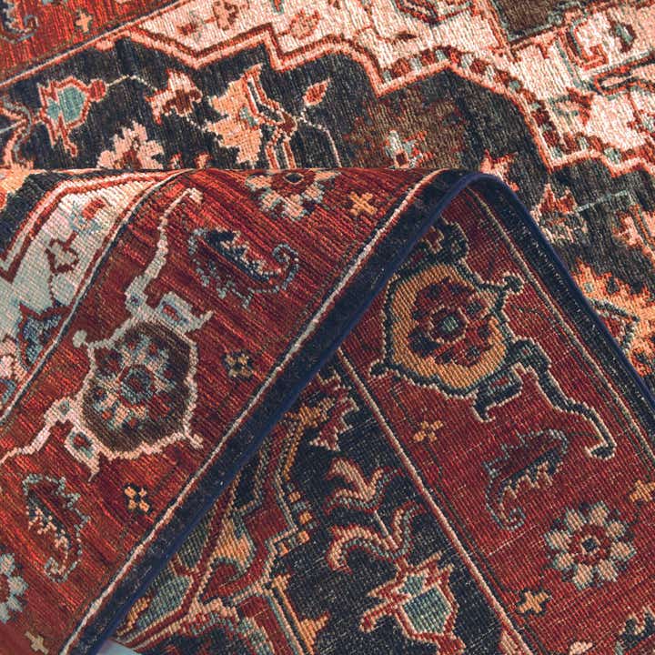 3' 10 x 5' 9 Hand Knotted Heriz Rug