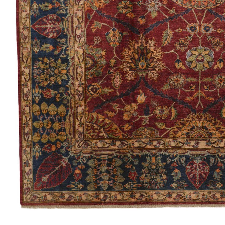 Detail image of 8' 2 x 10' Hand Knotted Heriz Rug
