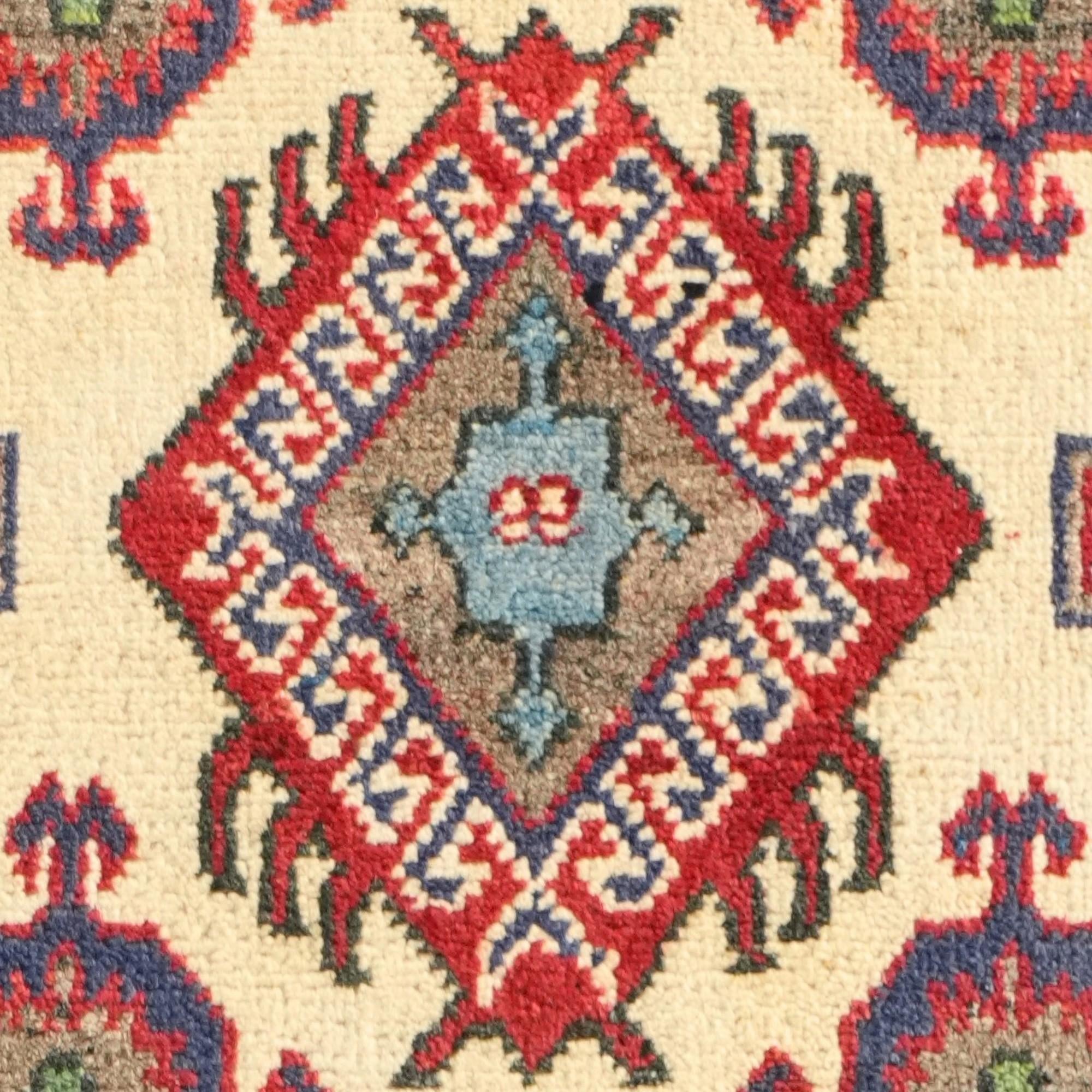 Detail image 10 of 10: 4' 1 x 6' Hand Knotted Kazak Rug