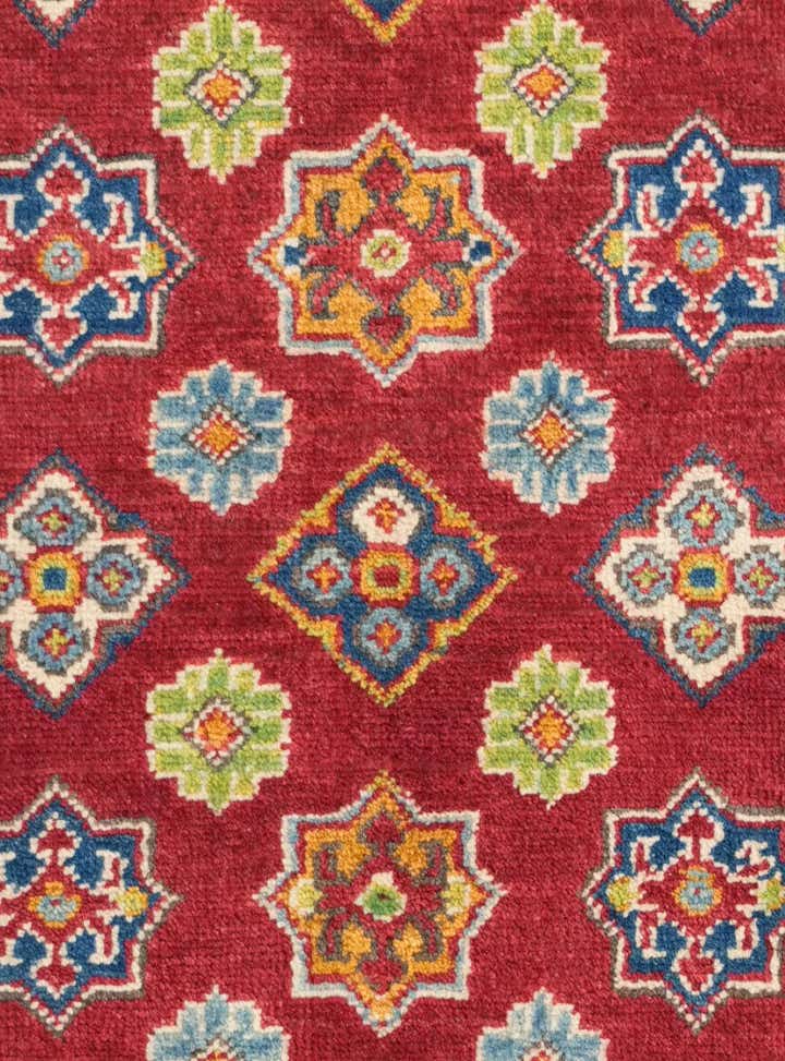 2' 7 x 4' 4 Hand Knotted Kazak Rug