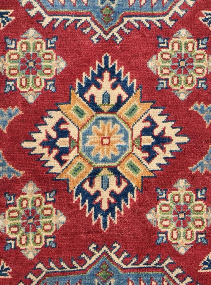 2' 7 x 4' 3 Hand Knotted Kazak Rug