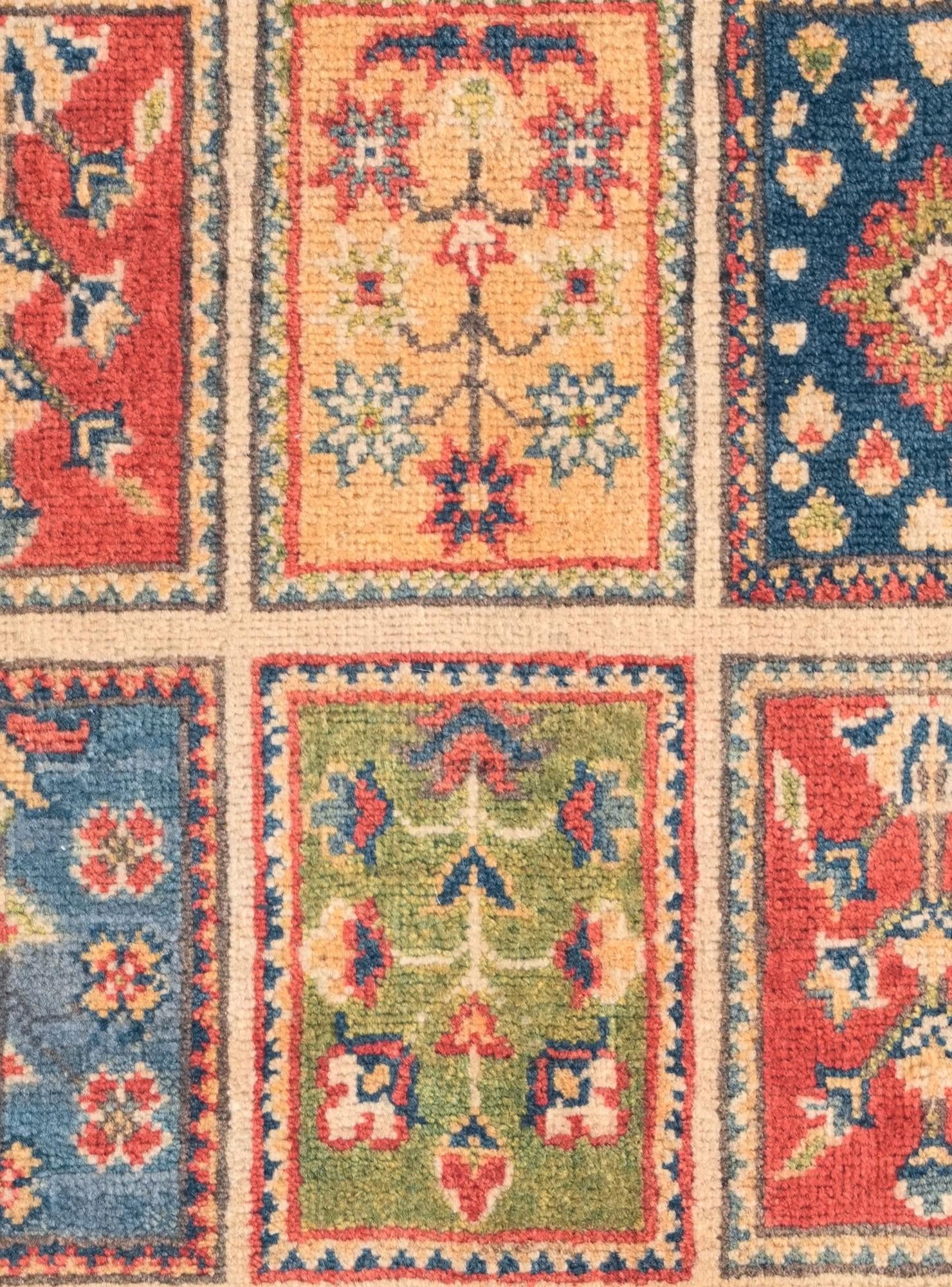 2' 8 x 4' 6 Hand Knotted Kazak Rug