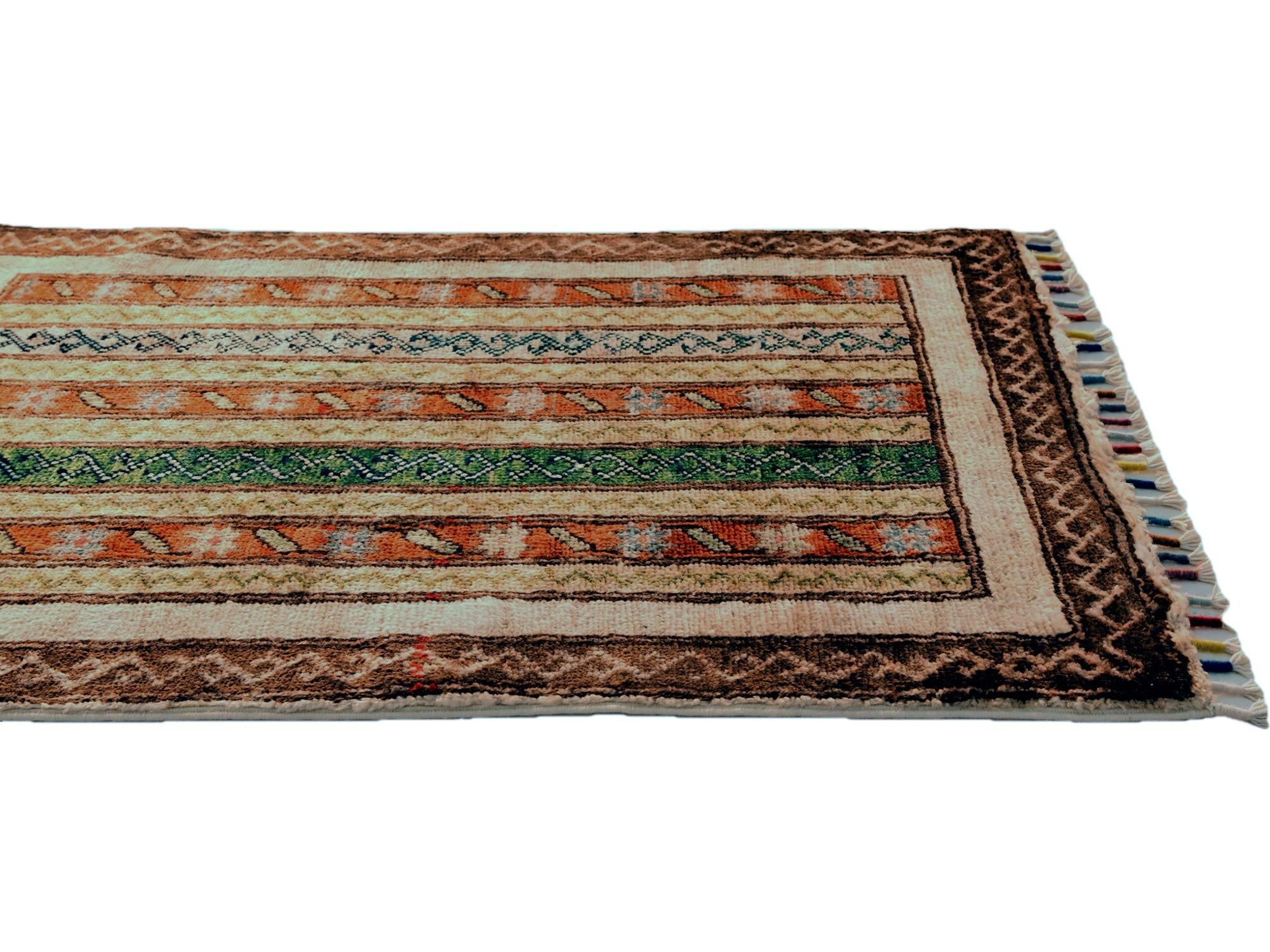 1' 10 x 2' 10 Hand Knotted Kazak Rug