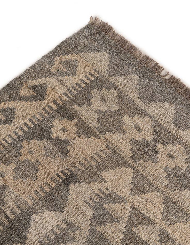 Detail image of 4' 1 x 5' 10  Hand Woven Kilim Maymana Wool Rug