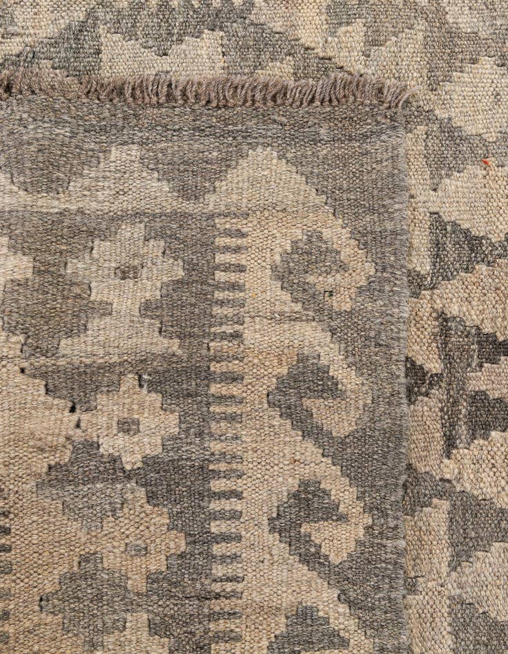 Detail image of 4' 1 x 5' 10  Hand Woven Kilim Maymana Wool Rug