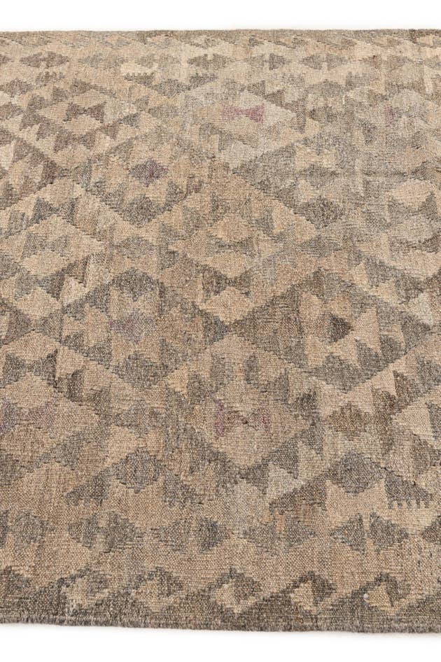 Detail image of 4' x 5' 10 Hand Woven Kilim Maymana Wool Rug