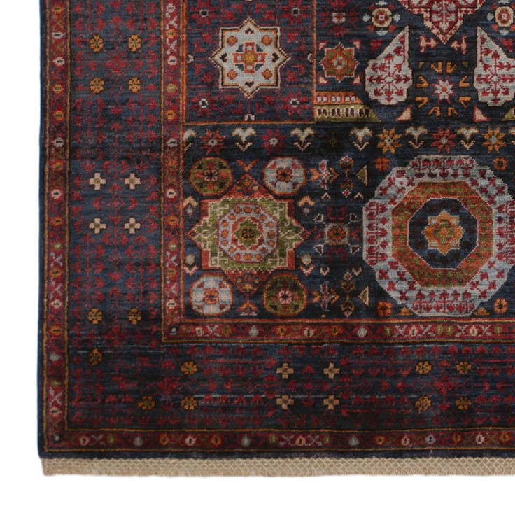 Detail image of 3' 11 x 5' 10 Hand Knotted Mamluk Ziegler Rug