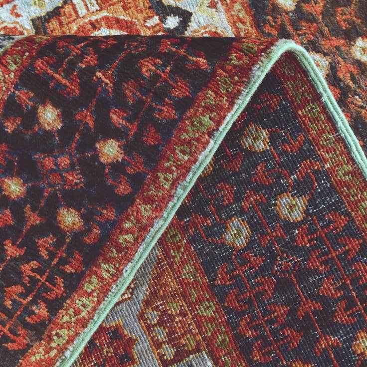 Detail image of 3' 6 x 4' 10 Hand Knotted Mamluk Ziegler Rug