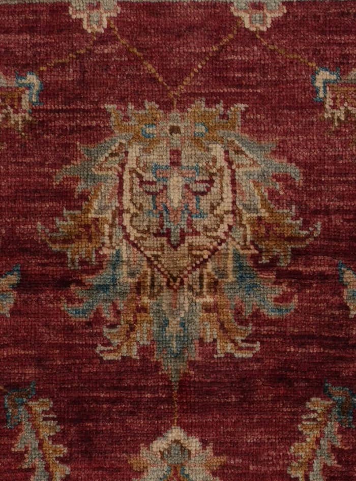 Detail image of 2' x 3' 6 Hand Knotted Ziegler Rug