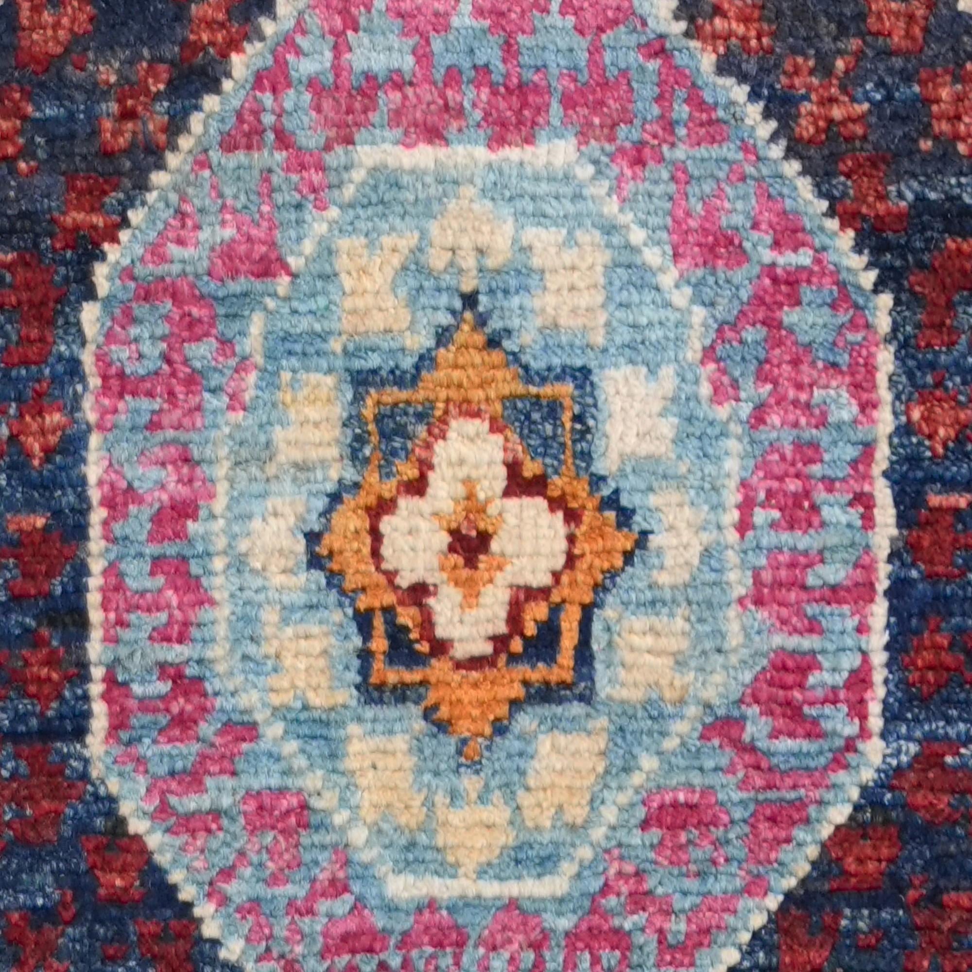 Detail image 10 of 11: 1' 4 x 2' Hand Knotted Ziegler Rug