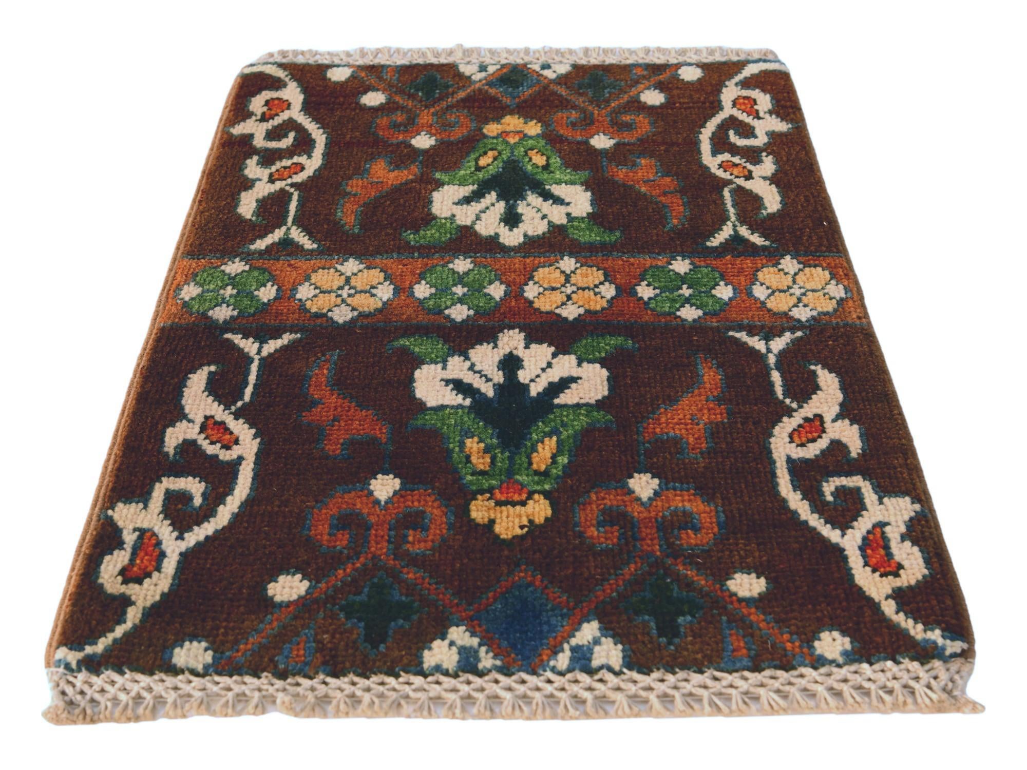 1' 4 x 2' Hand Knotted Ziegler Rug