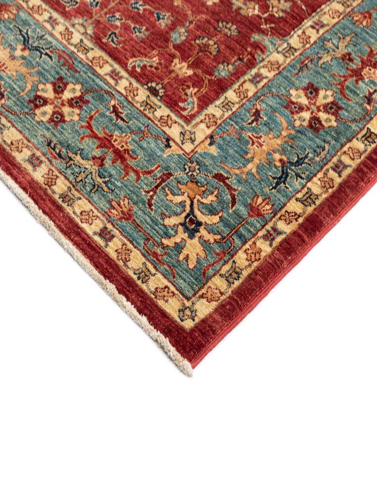 Detail image of 5' 8 x 7' 11 Sara Rug