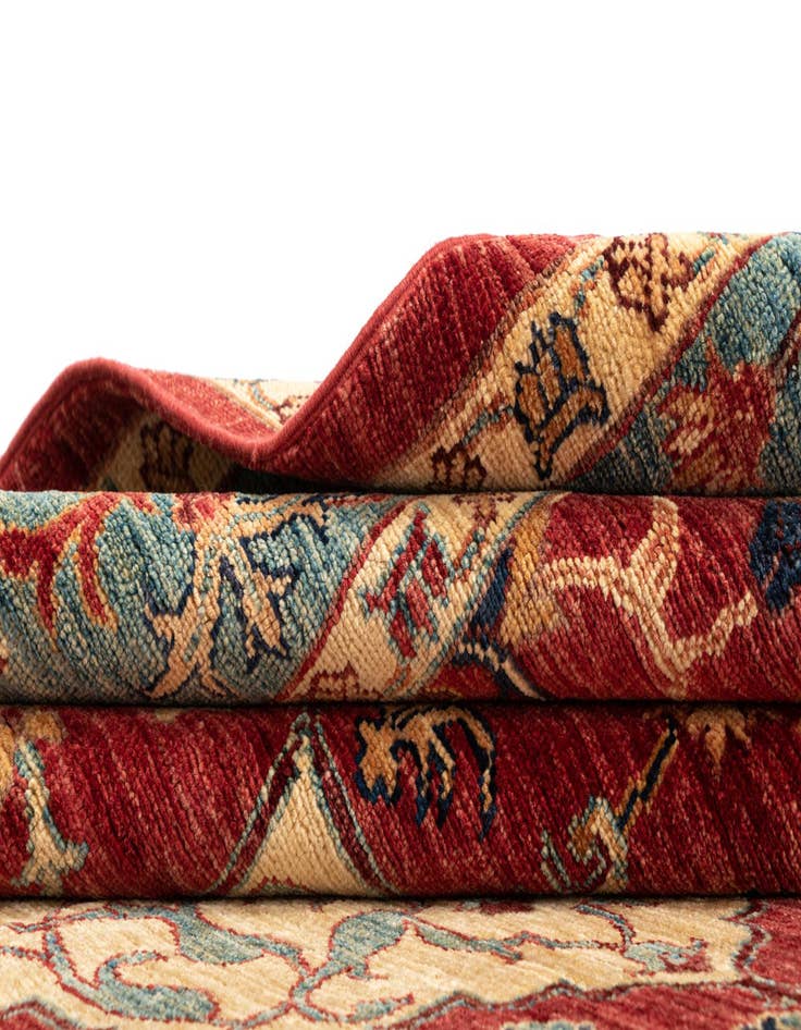 Detail image of 5' 8 x 7' 11 Sara Rug