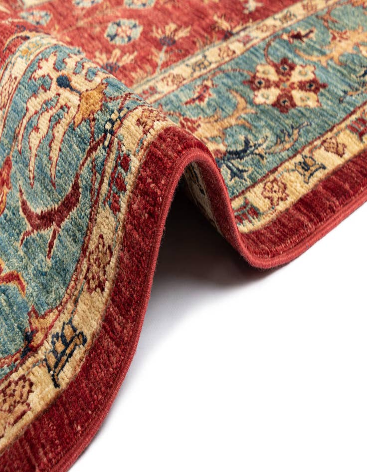 Detail image of 5' 8 x 7' 11 Sara Rug