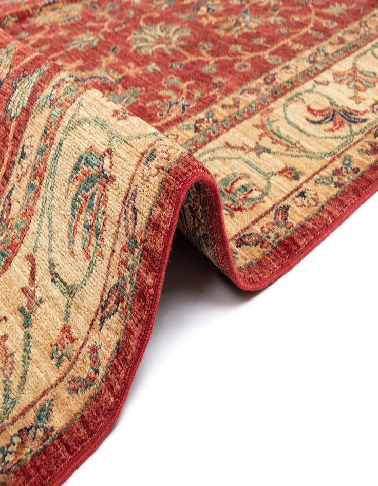 Detail image of 5' 9 x 8' Sara Rug