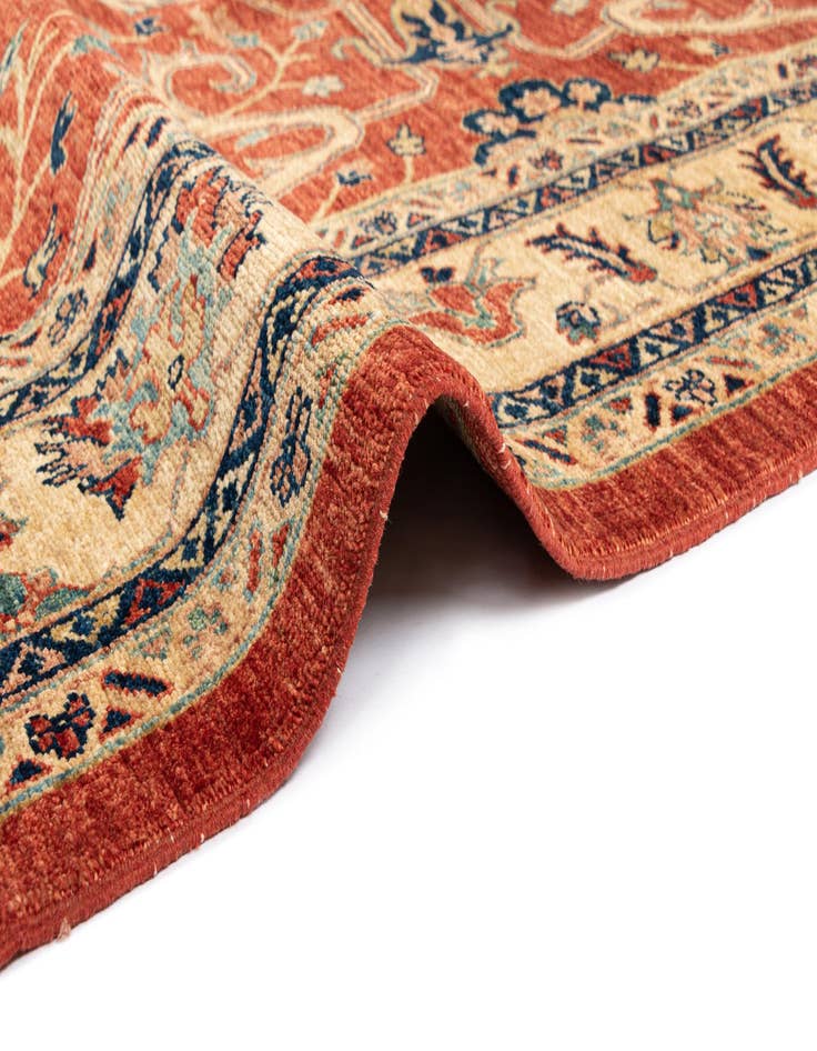 Detail image of 5' 5 x 8' 5 Sara Rug