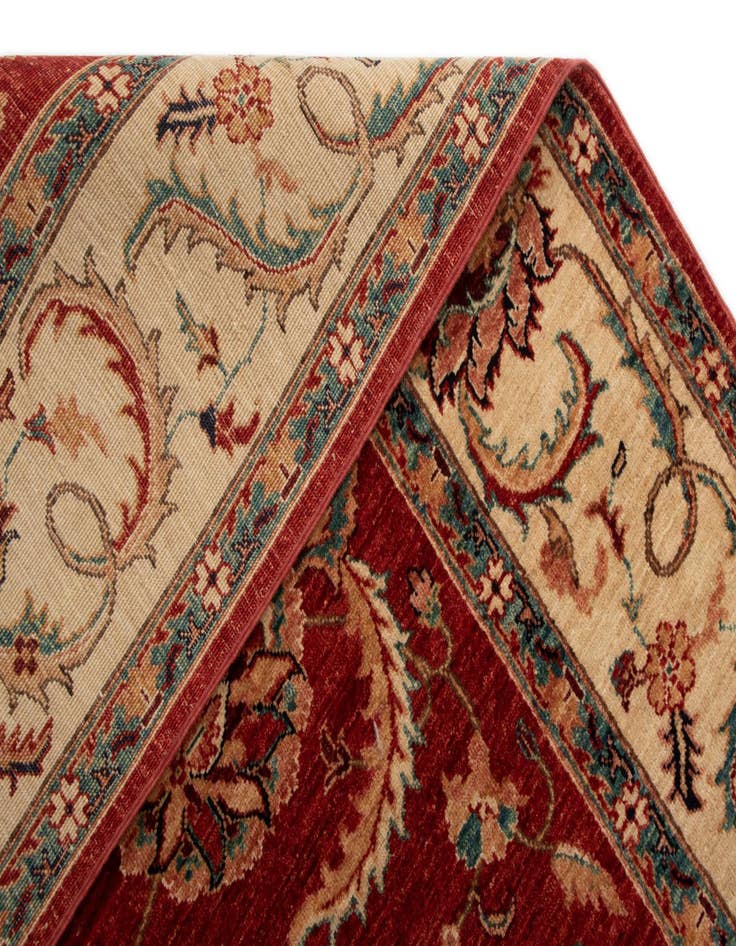 Detail image of 5' 8 x 7' 6 Sara Rug