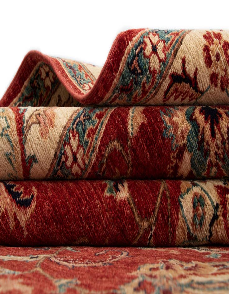 Detail image of 5' 8 x 7' 6 Sara Rug