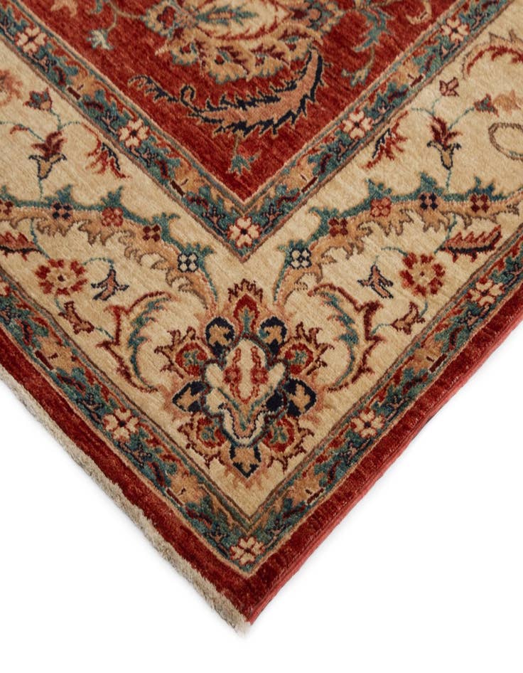 Detail image of 5' 8 x 7' 6 Sara Rug