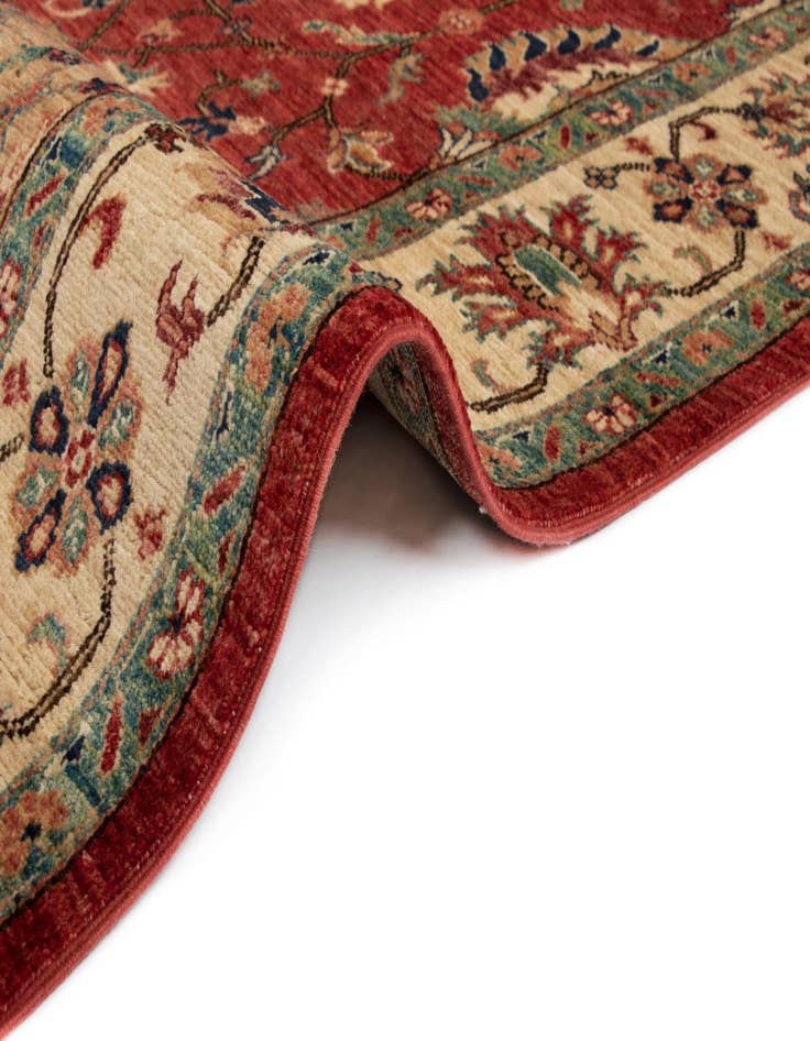 Detail image of 4' 10 x 6' 6 Sara Rug