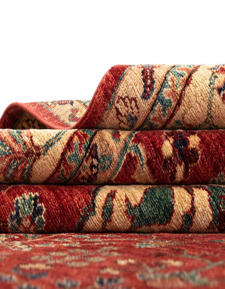 Detail image of 5' 5 x 7' 6 Sara Rug