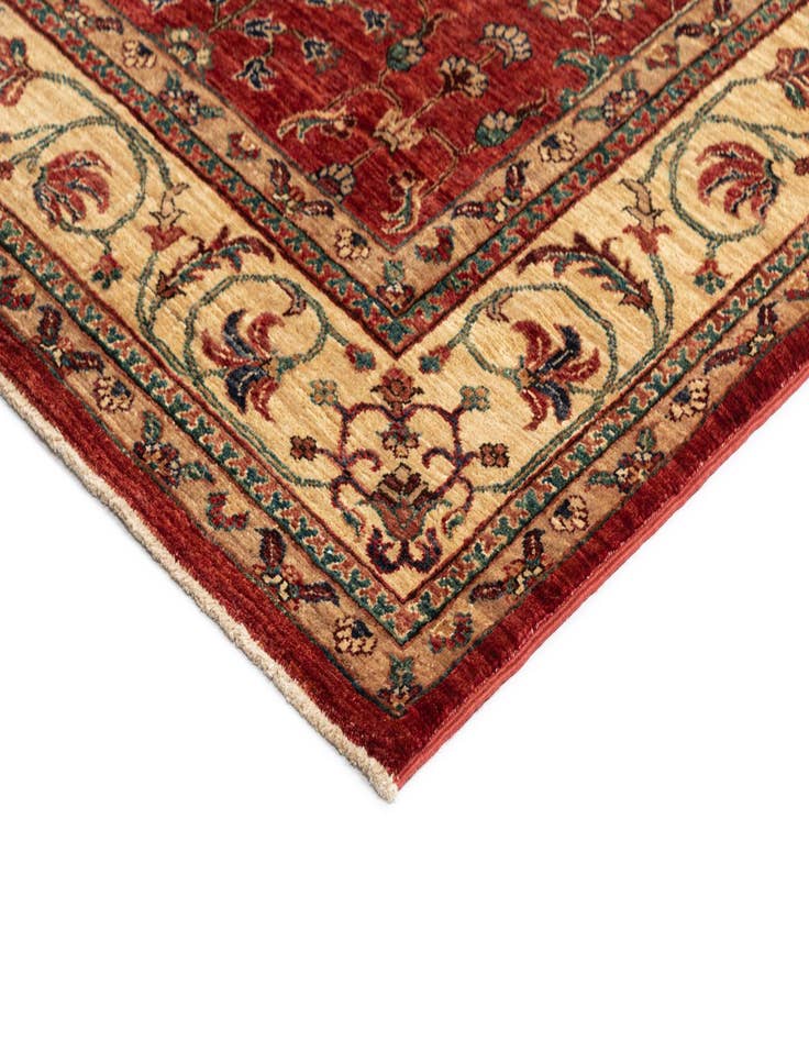 Detail image of 5' 5 x 7' 6 Sara Rug