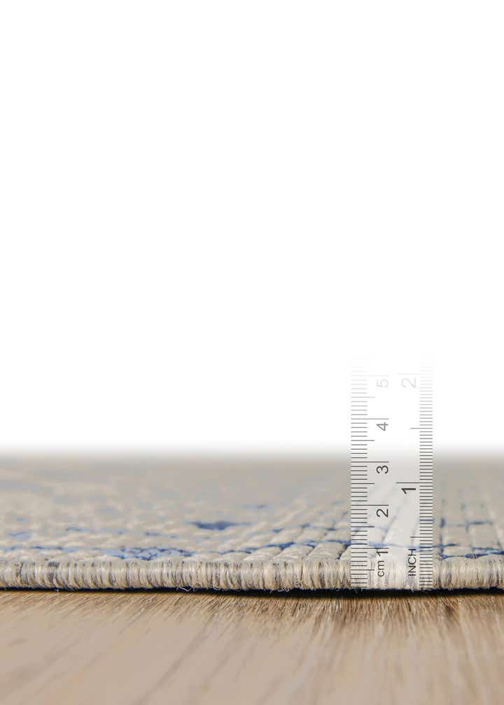 2' x 6' Easy-Clean Lattice Indoor / Outdoor Runner Rug