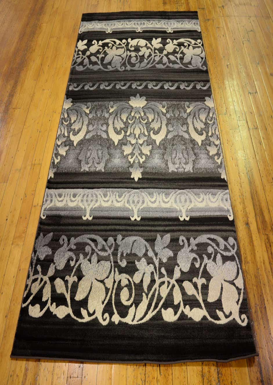 Black 5' x 7' 2 Damask Rug